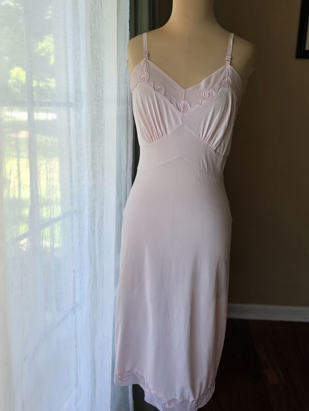 Vintage 1950s Baby Pink‎ Embroidered Slip Dress Knee Length Mid-Century Medium - Picture 1 of 14